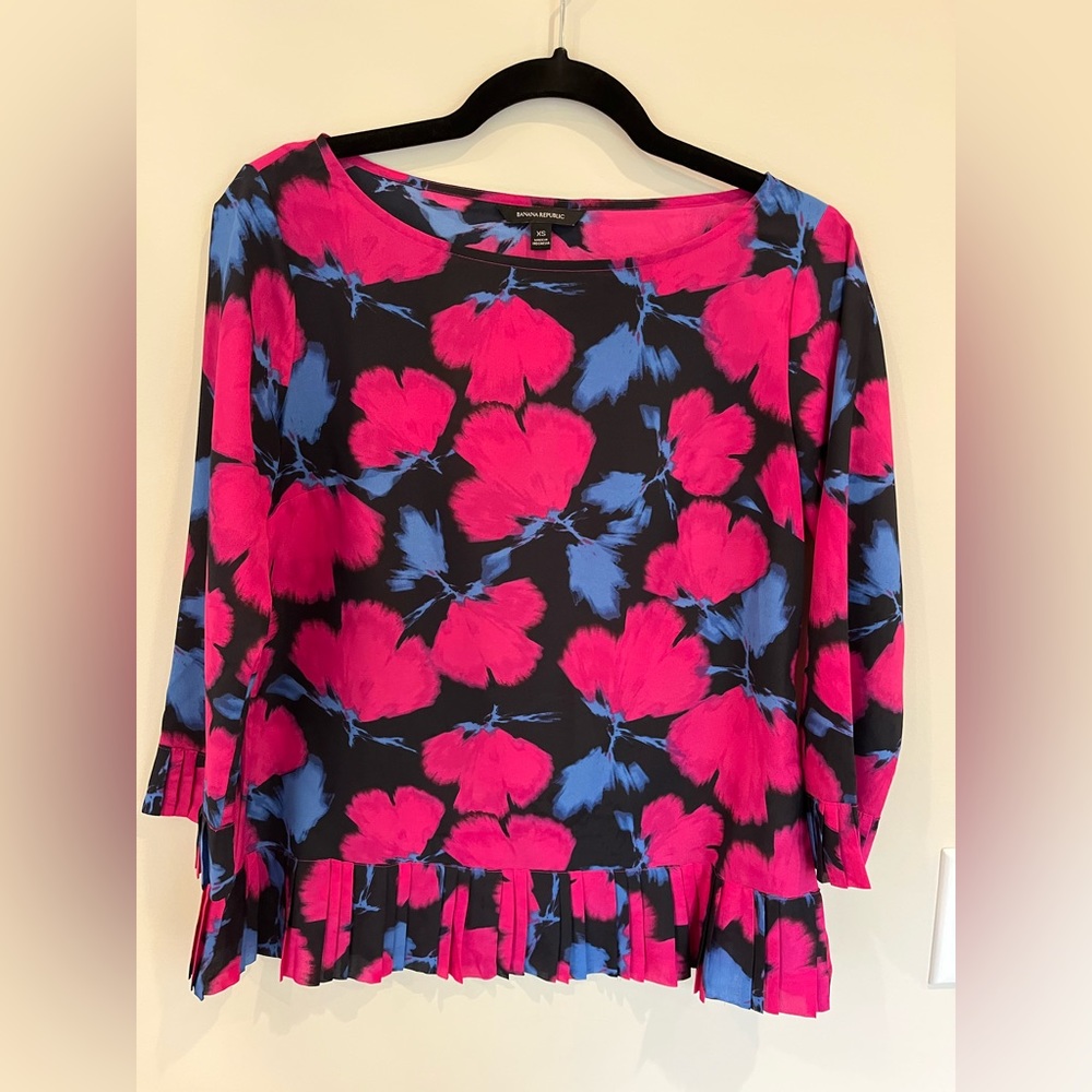 Banana Republic- pleated peplum blouse - black/fuschia floral - size XS